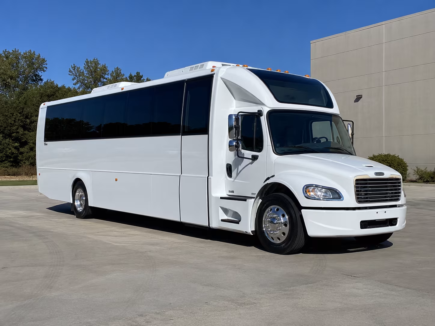 edison 28 passenger party bus